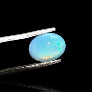 Opal from Ethiopia cabochon 9x7 mm no 737
