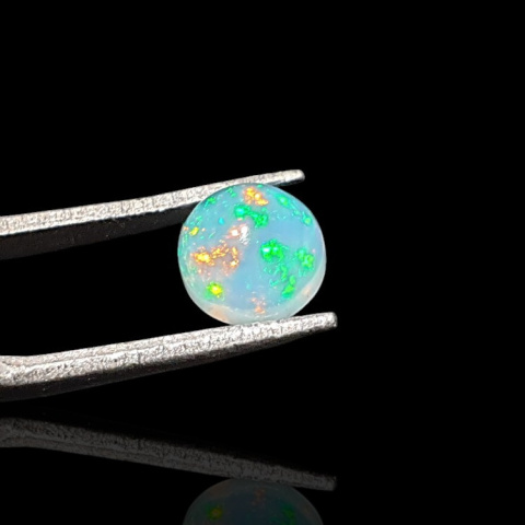 Opal from Ethiopia cabochon fi 7 mm no 790 Opal from Ethiopia cabochon fi 7 mm no 790