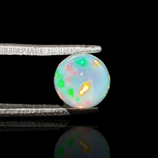 Opal from Ethiopia cabochon fi 7 mm no 791