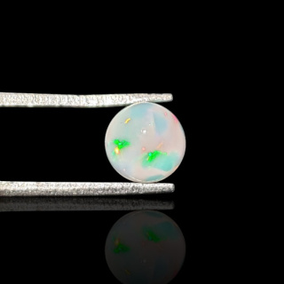 Opal from Ethiopia cabochon fi 7 mm no 792
