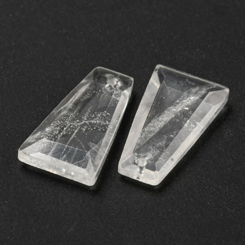 Kryształ górski kamień fasetowany z dziurką 25x13 mm 1 szt Kryształ górski kamień fasetowany z dziurką 25x13 mm 1 szt