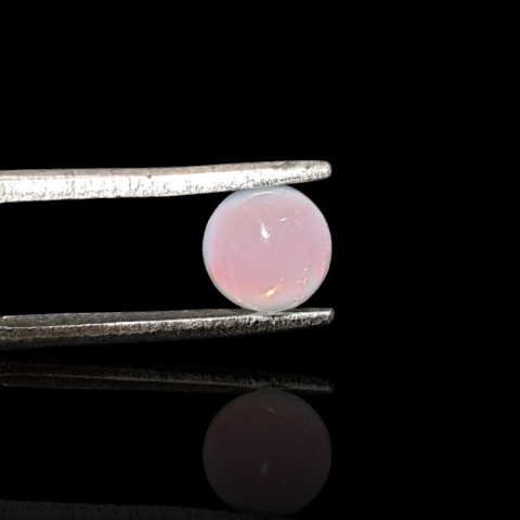 Opal from Ethiopia cabochon fi 6 mm no 815 Opal from Ethiopia cabochon fi 6 mm no 815