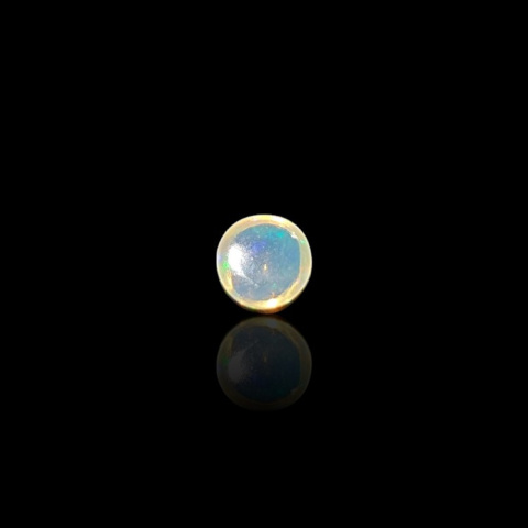 Opal from Ethiopia cabochon dia. 6 mm no 822 Opal from Ethiopia cabochon dia. 6 mm no 822