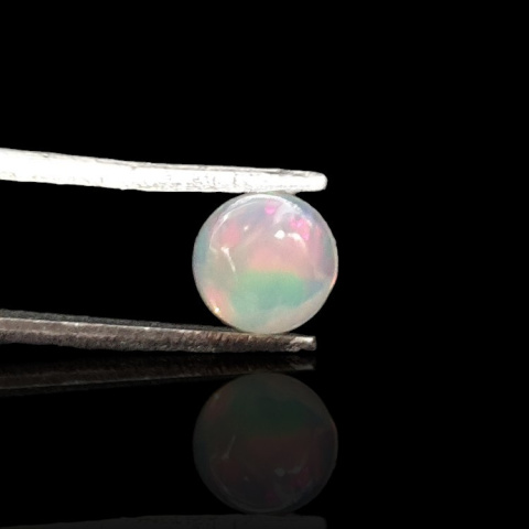 Opal from Ethiopia cabochon fi 6 mm no 832 Opal from Ethiopia cabochon fi 6 mm no 832