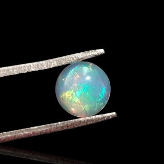 Opal from Ethiopia cabochon fi 7 mm no 800