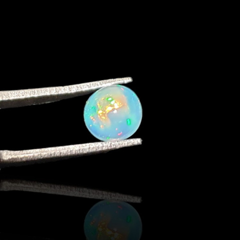 Opal from Ethiopia cabochon fi 7 mm no 802 Opal from Ethiopia cabochon fi 7 mm no 802