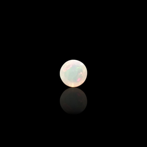Opal from Ethiopia cabochon dia. 7 mm no 806