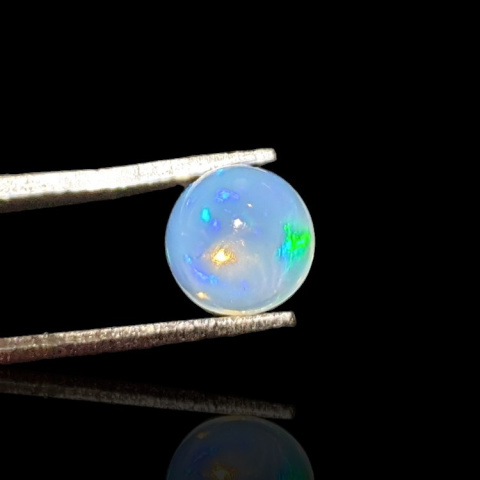 Opal from Ethiopia cabochon fi 7 mm no. 809 Opal from Ethiopia cabochon fi 7 mm no. 809