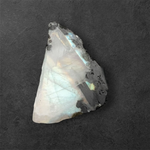 Moonstone polished piece 34x23 mm no 220 Moonstone polished piece 34x23 mm no 220