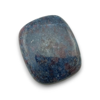 Rubin w kyanicie kaboszon 28x23 mm nr 78