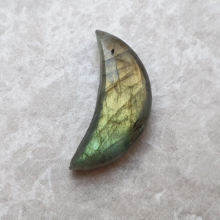 Labradoryt kaboszon księżyc 24x11 mm nr 264