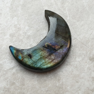 Labradoryt kaboszon księżyc 29x22 mm nr 202