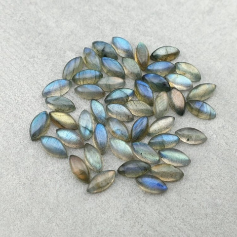 Labradoryt kaboszon łezka 18x13 mm 1 szt Labradoryt kaboszon łezka 18x13 mm 1 szt