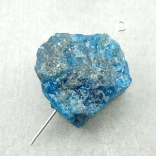 Apatyt bryłka z dziurką 22x21 mm nr 106