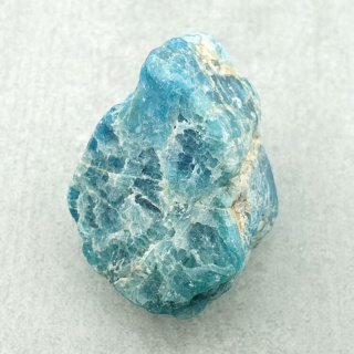 Apatyt bryłka z dziurką 32x22 mm nr 96