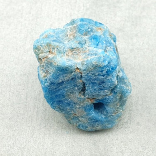 Apatyt bryłka z dziurką 32x24 mm nr 97