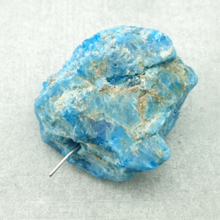 Apatyt bryłka z dziurką 34x32 mm nr 82
