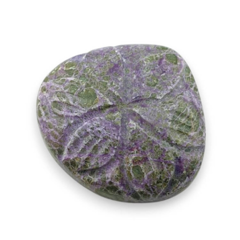 Stichtite carved cabochon 21x20 mm no 61 Stichtite carved cabochon 21x20 mm no 61