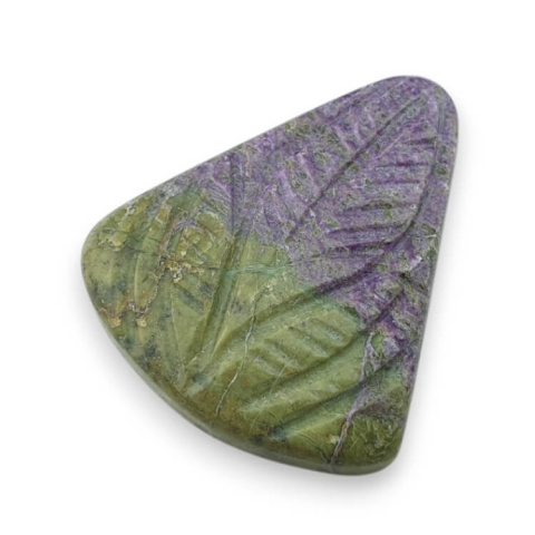 Stichtite carved cabochon 26x23 mm no 18 Stichtite carved cabochon 26x23 mm no 18