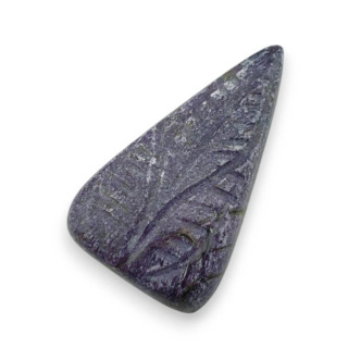Stichtite carved cabochon 29x17 mm no 5