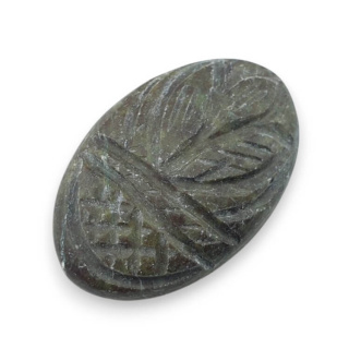 Stichtite carved cabochon 32x21 mm no 7
