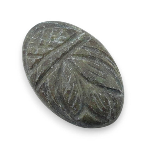 Stichtite carved cabochon 32x21 mm no 7 Stichtite carved cabochon 32x21 mm no 7