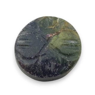 Stichtite carved cabochon fi 17 mm no 62