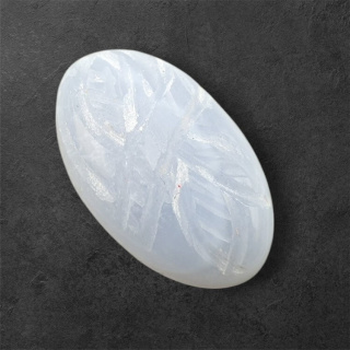 Agat blue lace kaboszon carving 27x16 mm nr 6