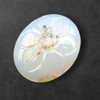 Agat montana kaboszon carving 21x17 mm nr 70