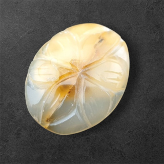 Agat montana kaboszon carving 21x17 mm nr 84