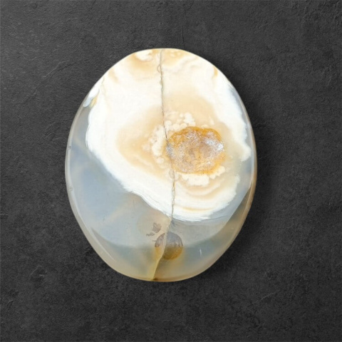 Agat montana kaboszon carving 21x17 mm nr 84 Agat montana kaboszon carving 21x17 mm nr 84