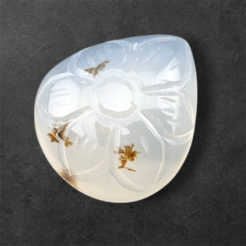 Agat montana kaboszon carving 21x18 mm nr 34 Agat montana kaboszon carving 21x18 mm nr 34