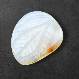 Agat montana kaboszon carving 24x20 mm nr 51