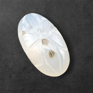 Agat montana kaboszon carving 26x15 mm nr 15