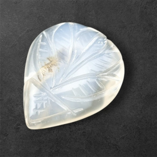 Agat montana kaboszon carving 27x22 mm nr 17