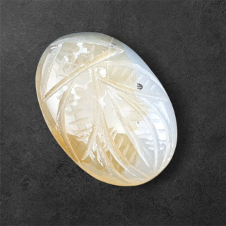Agat montana kaboszon carving 28x19 mm nr 47