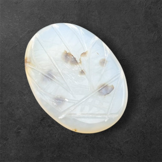 Agat montana kaboszon carving 30x22 mm nr 39