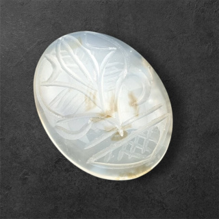 Agat montana kaboszon carving 32x24 mm nr 40