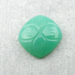 Chalcedon chryzo kaboszon carving 16x15 mm nr 11