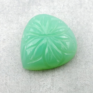 Chalcedon chryzo kaboszon carving 19x18 mm nr 92