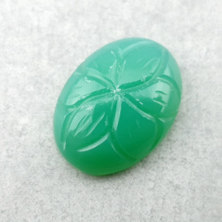 Chalcedon chryzo kaboszon carving 20x15 mm nr 88