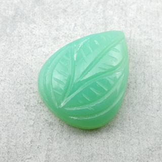 Chalcedon chryzo kaboszon carving 20x16 mm nr 93