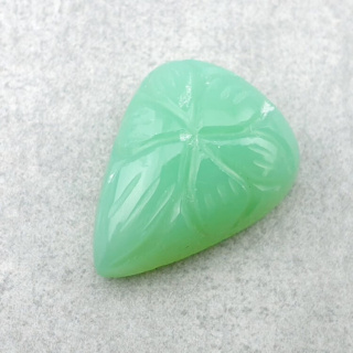 Chalcedon chryzo kaboszon carving 21x16 mm nr 45