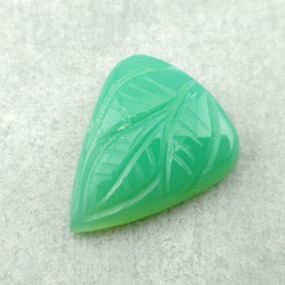 Chalcedon chryzo kaboszon carving 21x17 mm nr 30