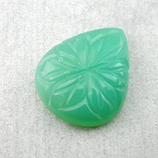 Chalcedon chryzo kaboszon carving 21x18 mm nr 60