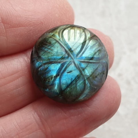 Labradorite cabochon carved fi 21 mm no 136 Labradorite cabochon carved fi 21 mm no 136