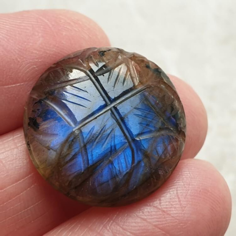 Labradorite cabochon carved fi 22 mm no 147 Labradorite cabochon carved fi 22 mm no 147