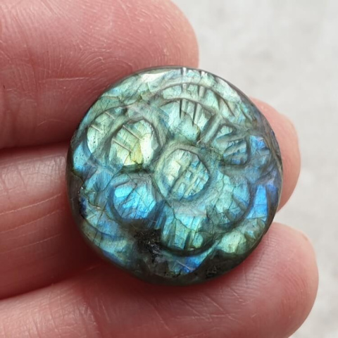 Labradorite cabochon carved fi 22 mm no 197 Labradorite cabochon carved fi 22 mm no 197