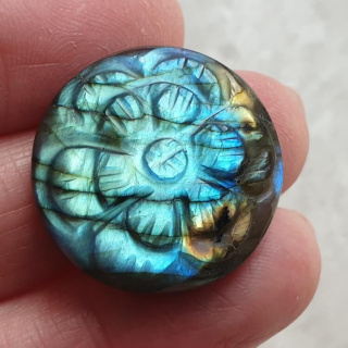 Labradoryt kaboszon carving fi 24 mm nr 166