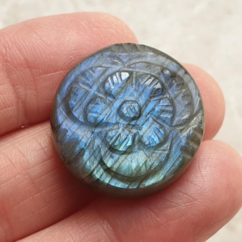 Labradorite cabochon carved fi 24 mm no 190 Labradorite cabochon carved fi 24 mm no 190